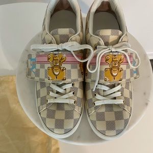 LOUIS VUITTON Damier Azur Summer trunks